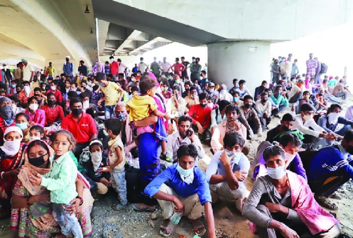 Delhi government accused of labor exodus