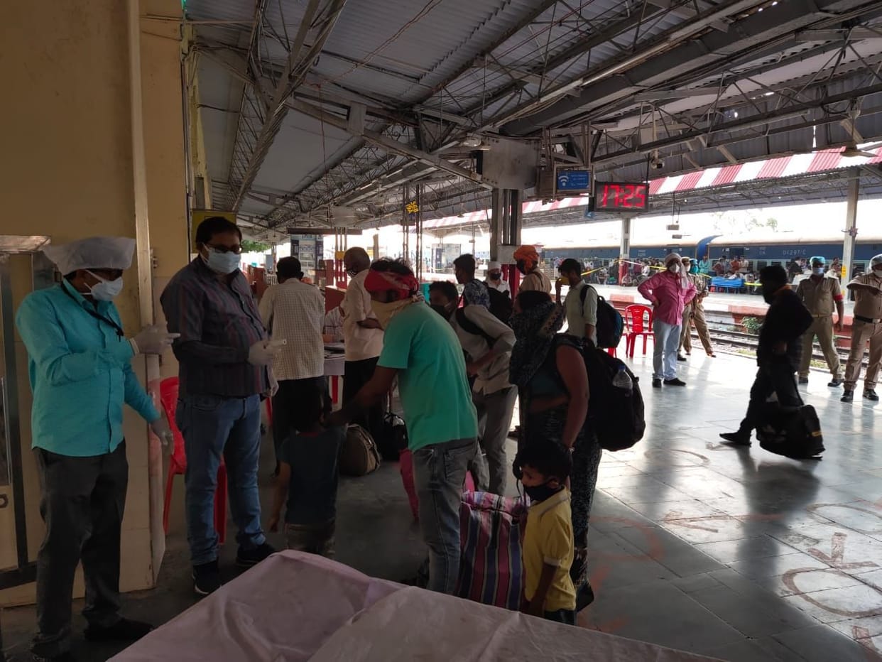 special trains in basti 77