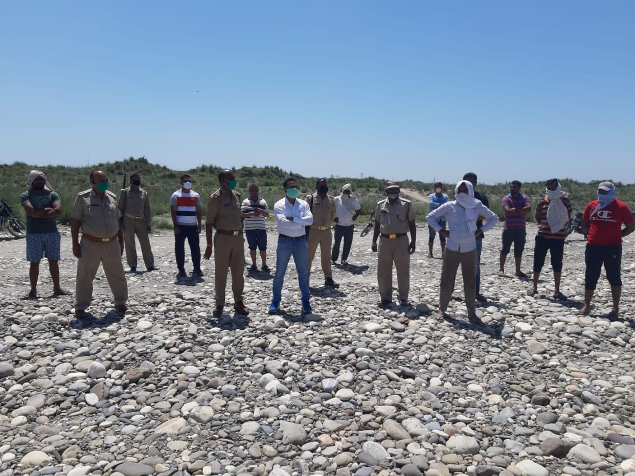 Raids in Yamuna river, eight arrested, 17 reports against mining mafia