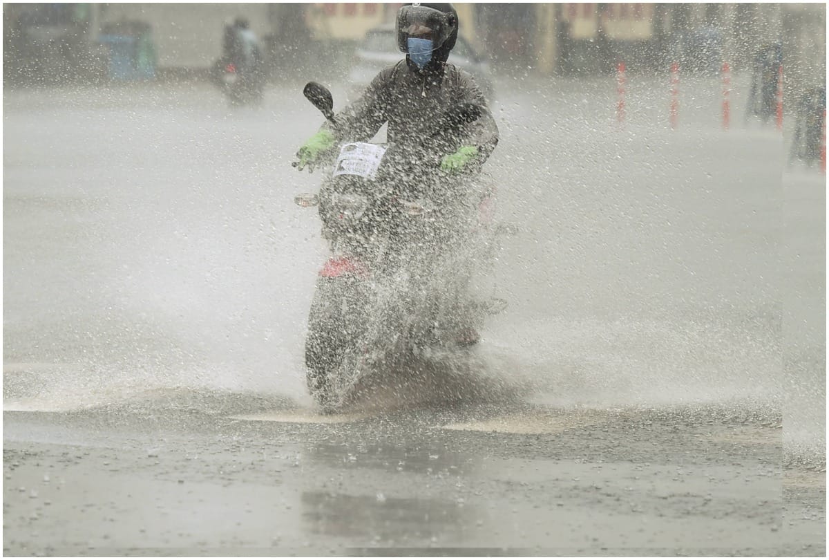 Cyclone Amphan batters Bengal winds over 120 kmph in Kolkata see Photos