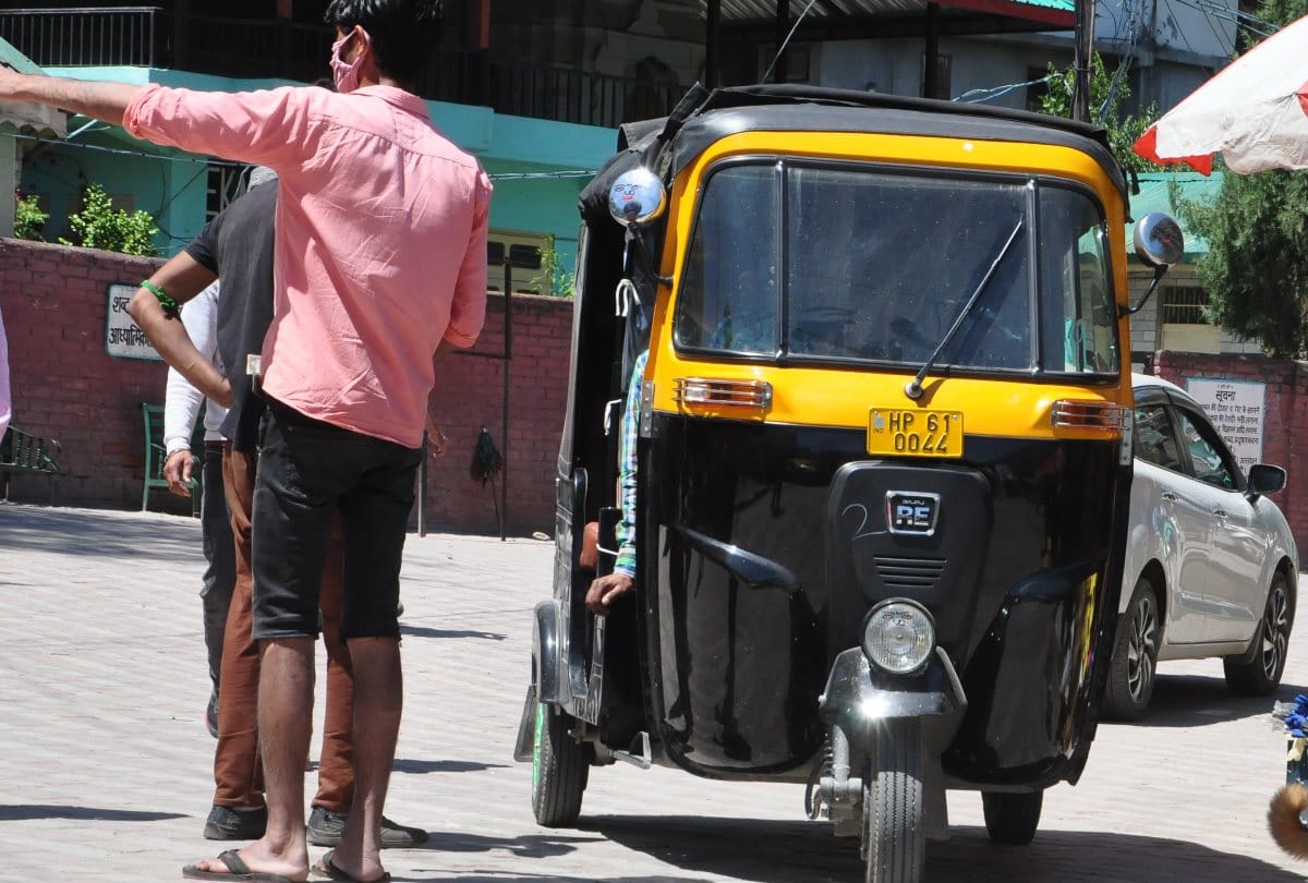 Corona patient dies in auto at Basti UP