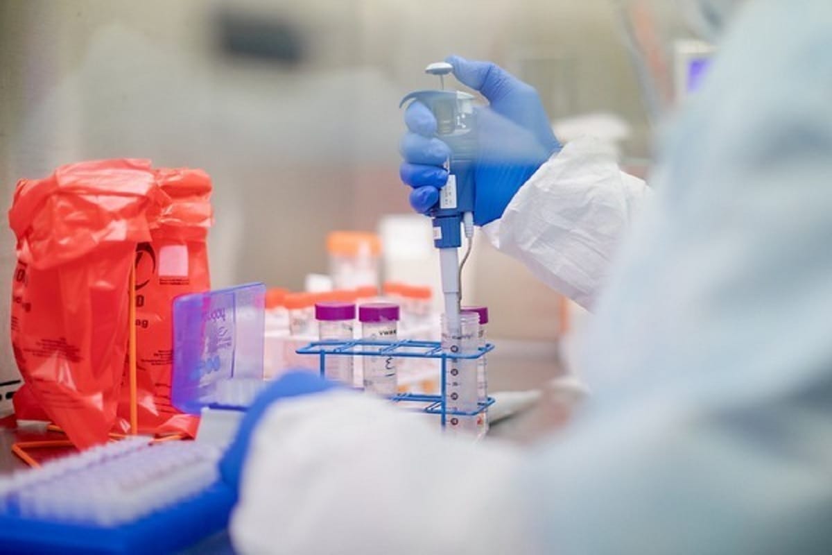 Coronavirus vaccine updates in hindi Russia second corona vaccine EpiVacCorona shows promising results in early trials