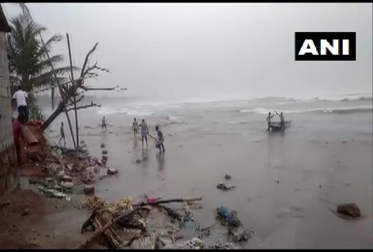 cyclone Nivar Curious case of sea spewing gold in Andhra’s Kakinada and the spirited rush