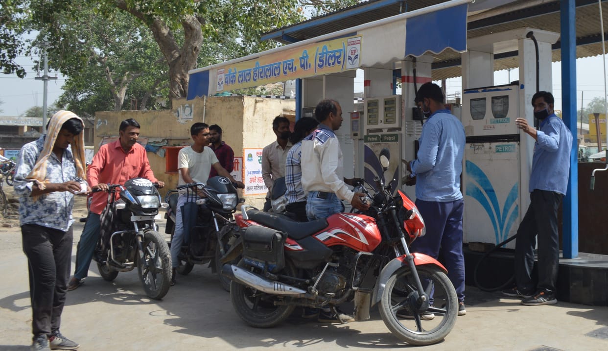 Hathras: If you want petrol and diesel, do use a mask
