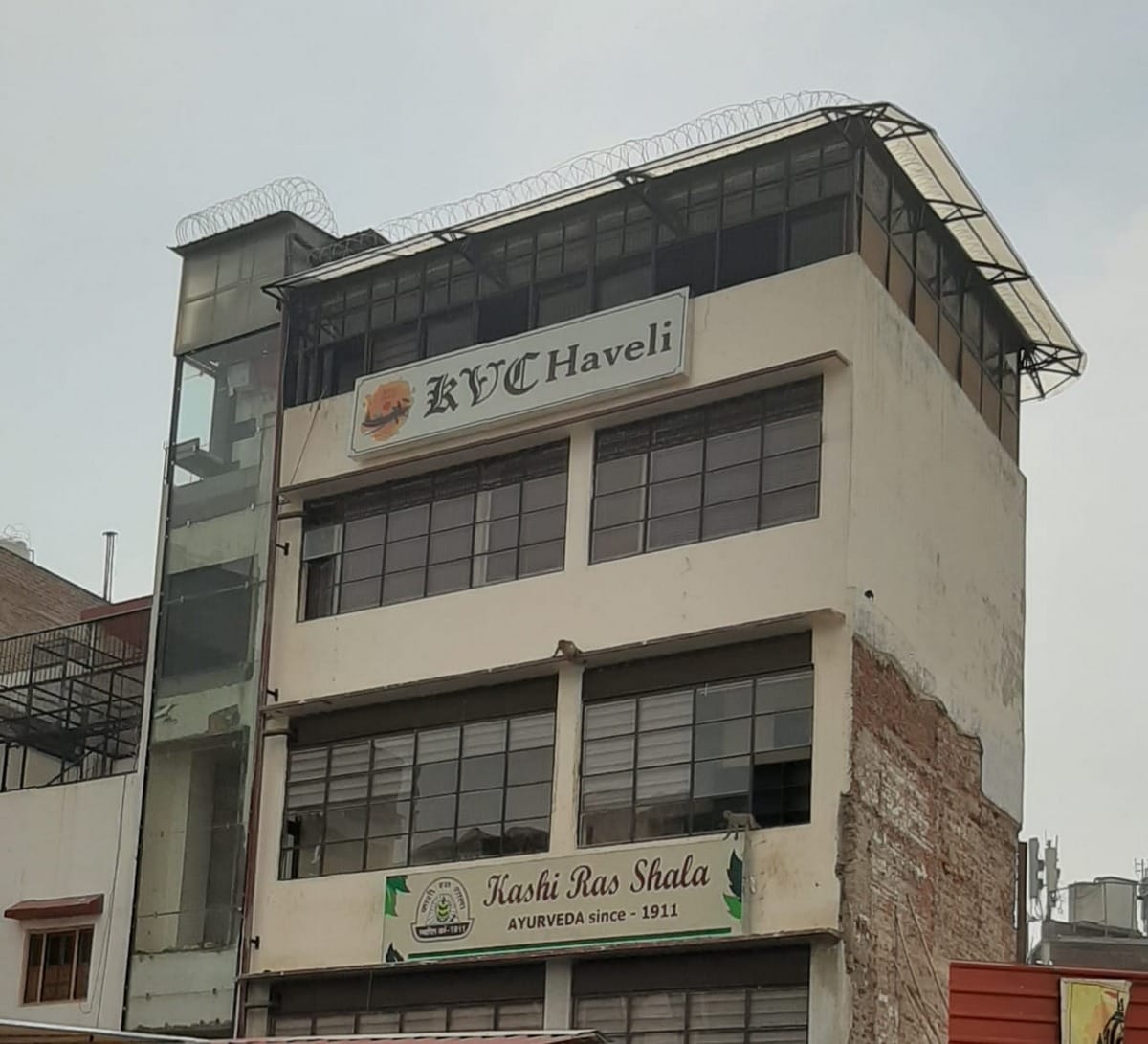 Fire in hotel near kashi vishwanath mandir in varanasi up