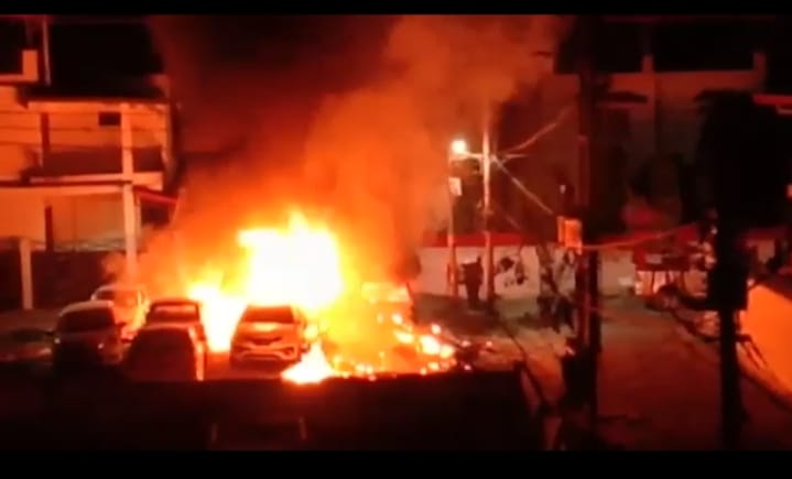 dehradun: many vehicle park on empty plot caught fire