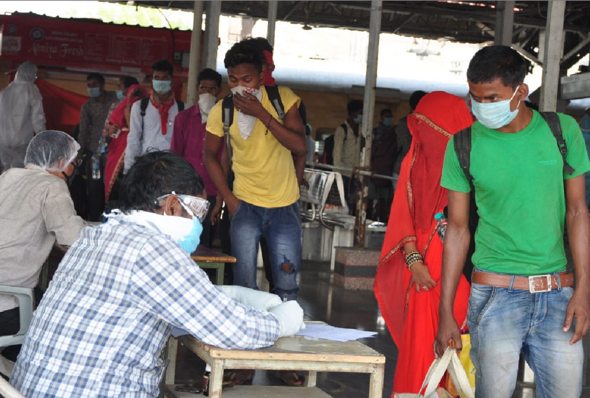 Fourteen special train reached Gorakhpur with migrant workers