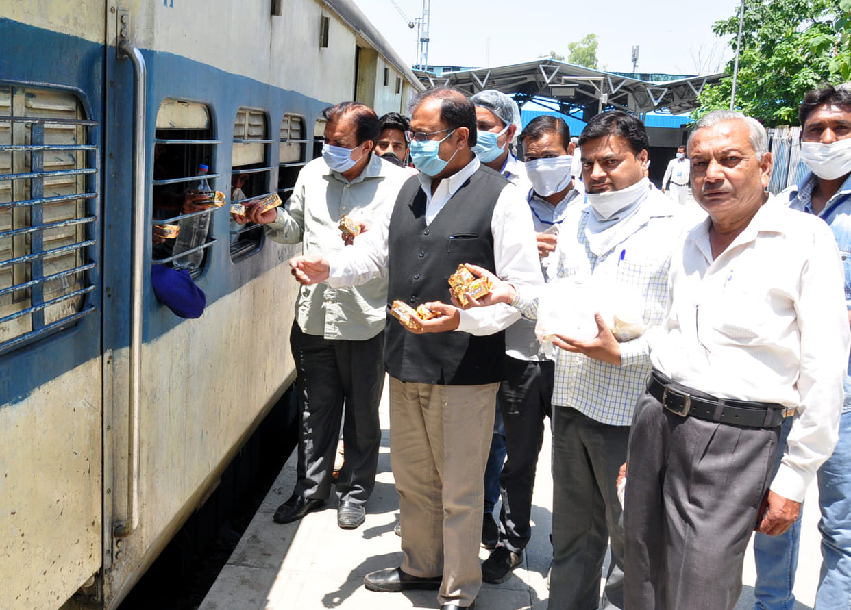 Four trains carrying laborers to Lucknow and Deoria