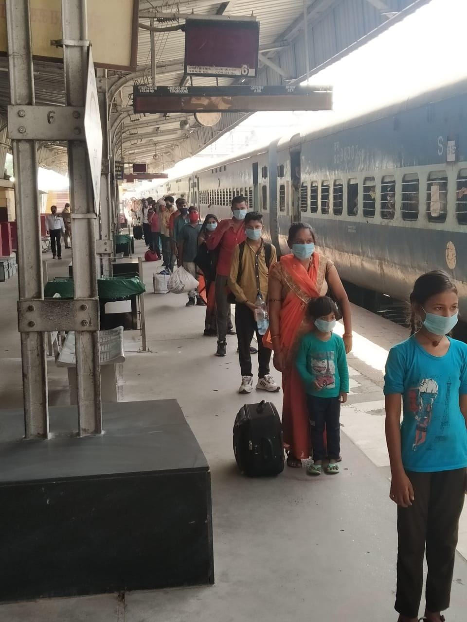 Trains came late, 510 migrant workers arrived