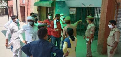 सिटी मजिस्ट्रेट कार्यालय पर कांग्रेसियों ने किया प्रदर्शन- लाल सिंंह