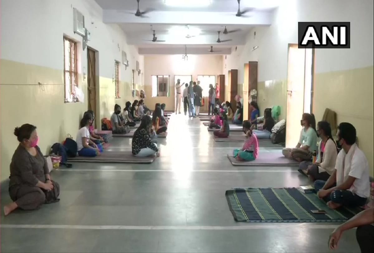 group of 22 girls from Assam Meghalaya and Nagaland stranded in Delhi due to lockdown