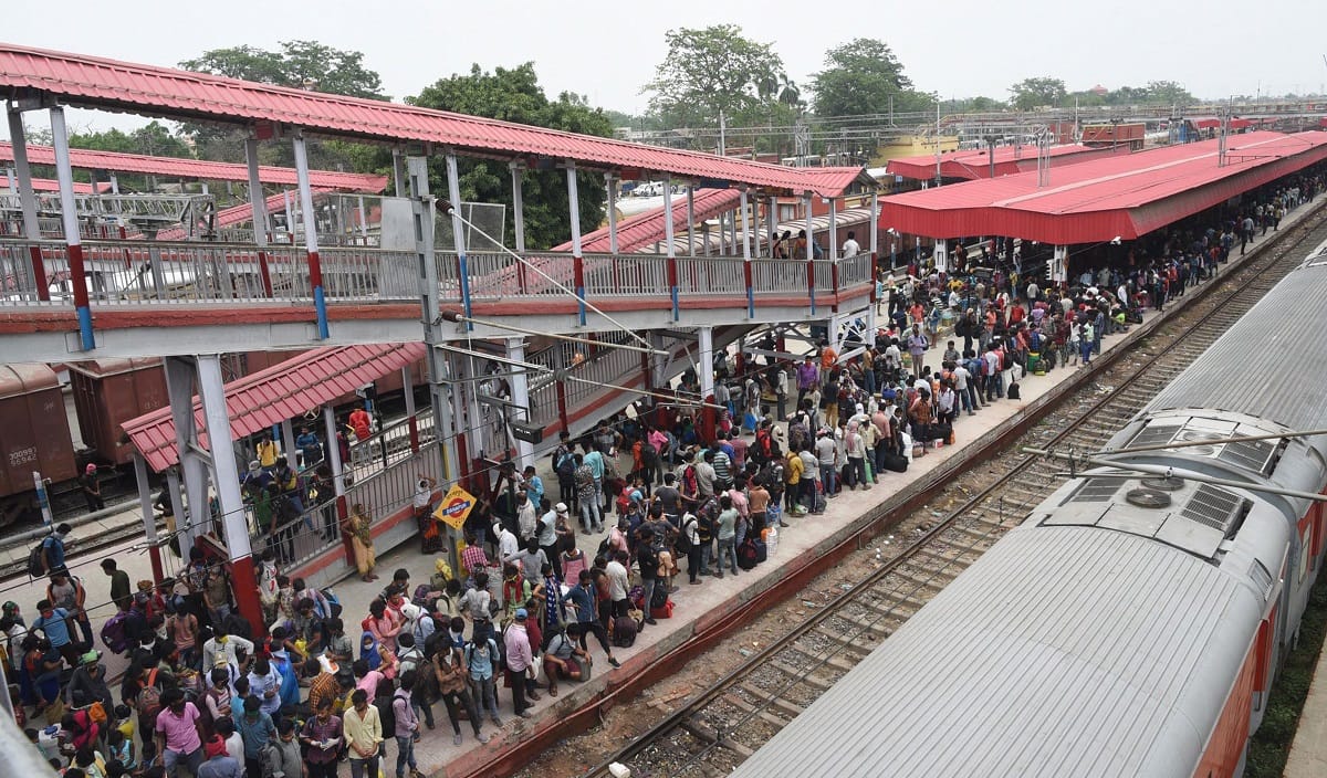 Workers are facing difficulty by getting the special trains, could become carriers of Corona in their hometown!