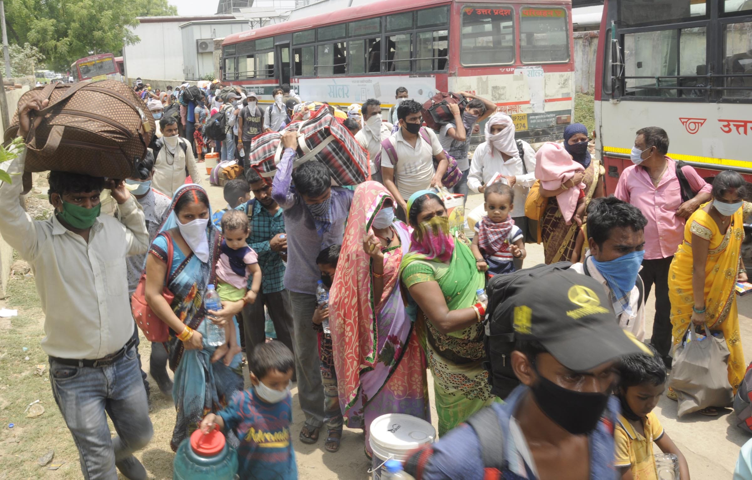 Three thousand workers reached Pratapgarh by four trains