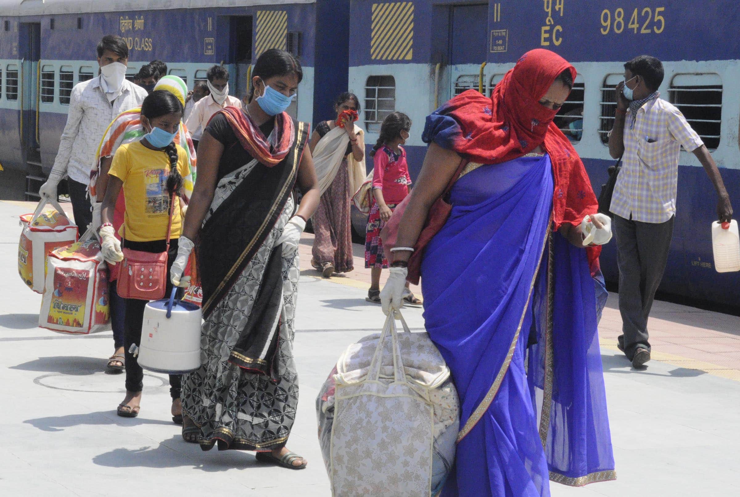 Three thousand workers reached Pratapgarh by four trains