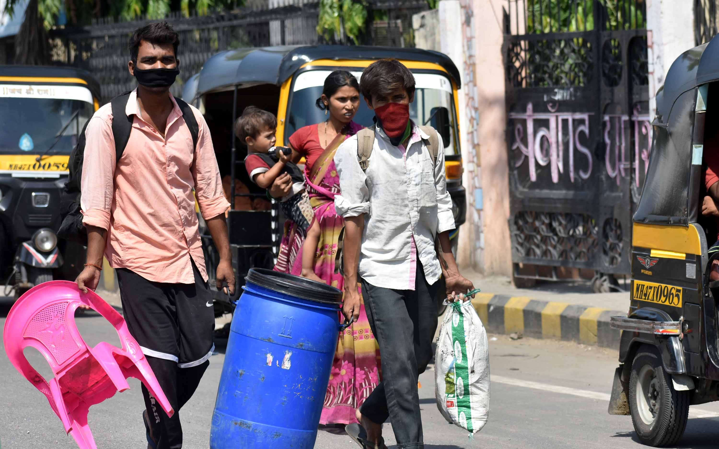 prayagraj News: Sangmanagri migrant workers stuck in the direction of life