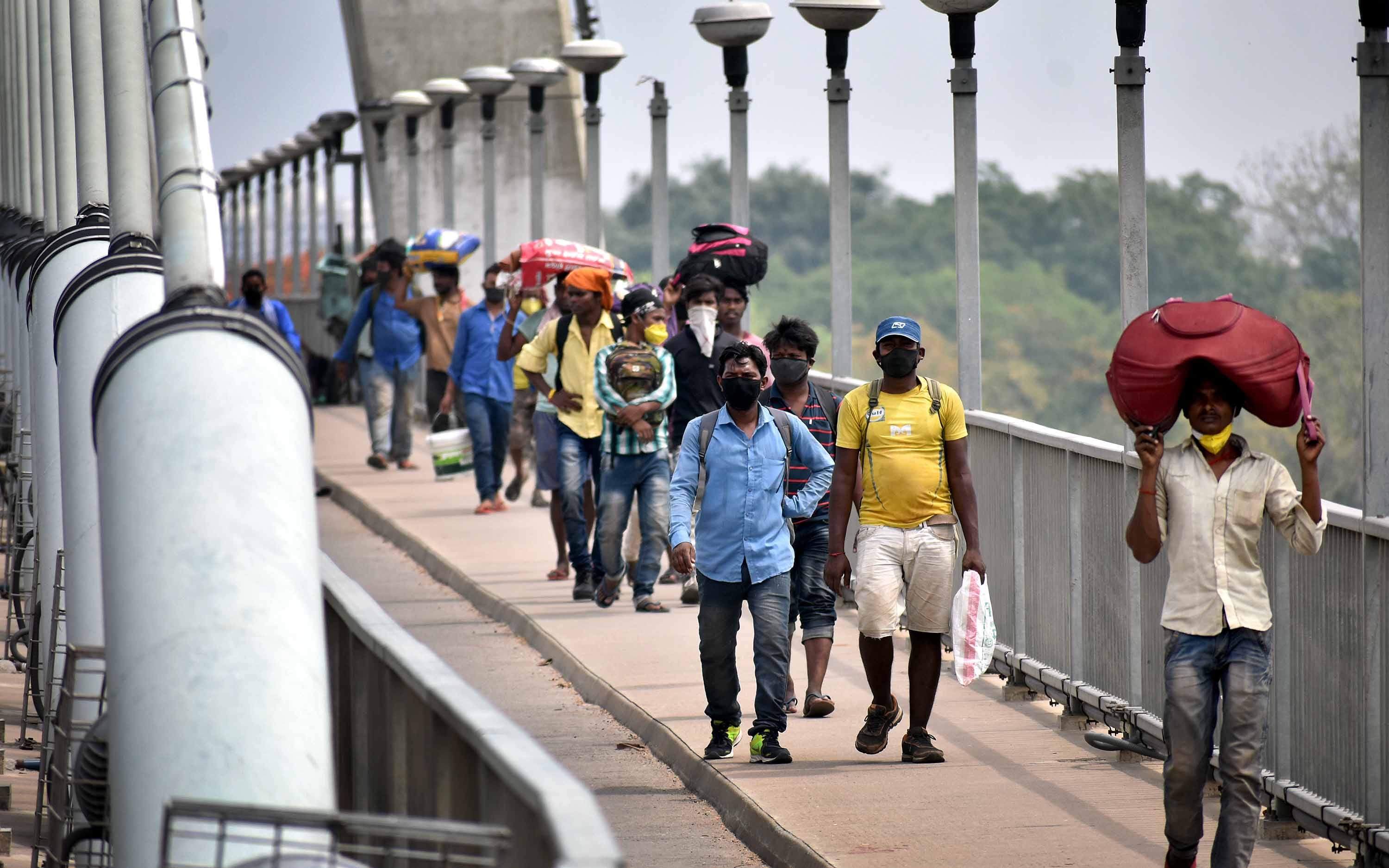 prayagraj News: Sangmanagri migrant workers stuck in the direction of life