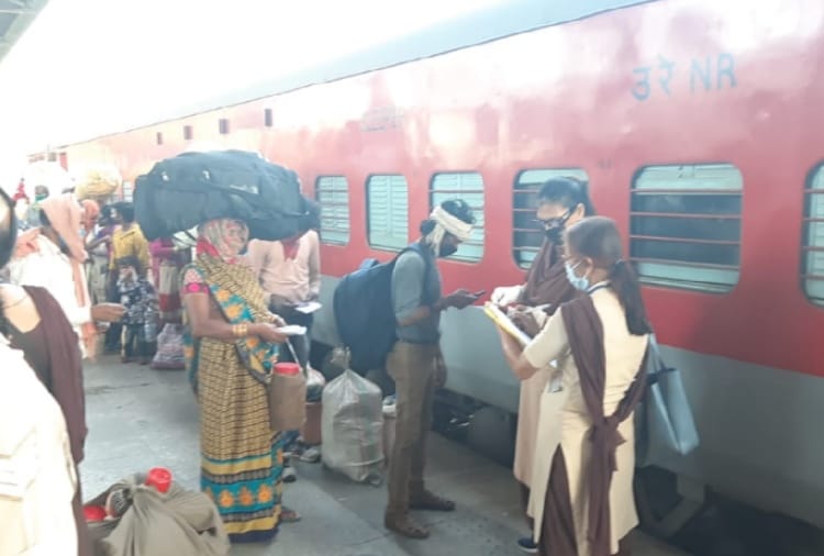 200th Train Carrying Migrants Departs From Amritsar Railway Station