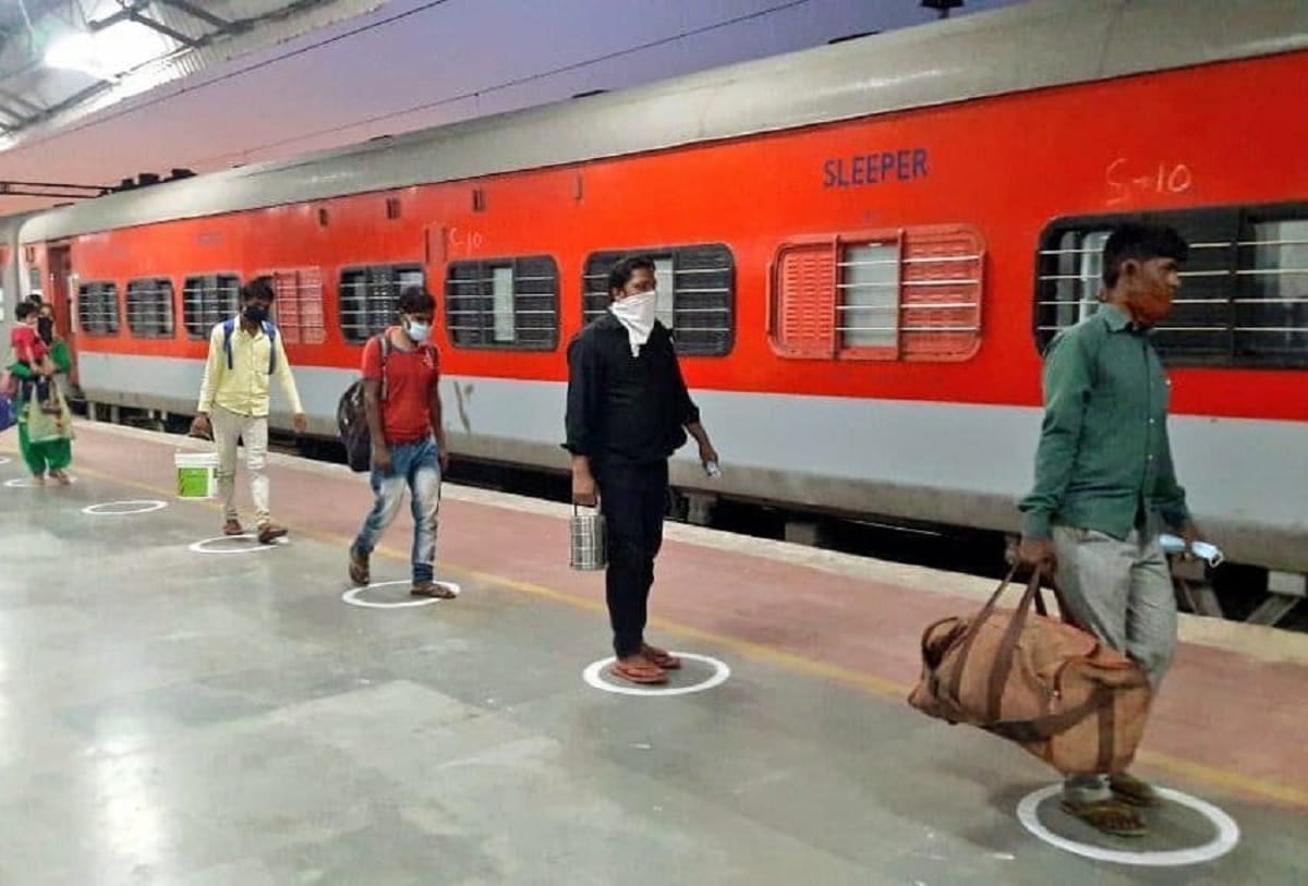 Begampura Express departs with excellent coach and mother Vaishno Devi cheering