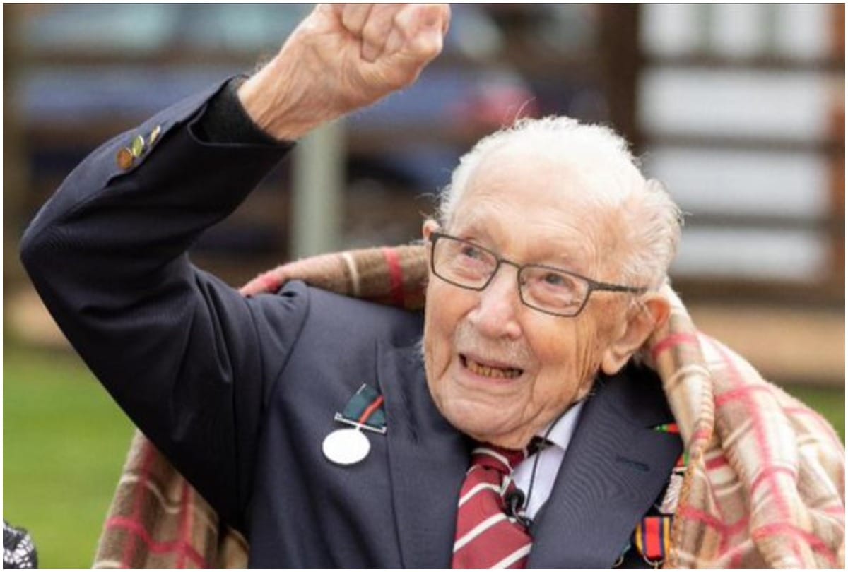 Coronavirus Captain Tom Moore awarded knighthood for NHS fundraising