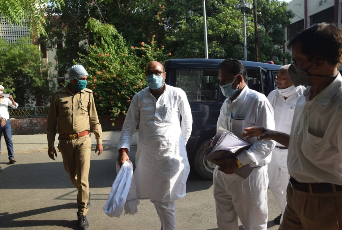 Agra Police Arrests Up Congress Chief Came Court For Bell