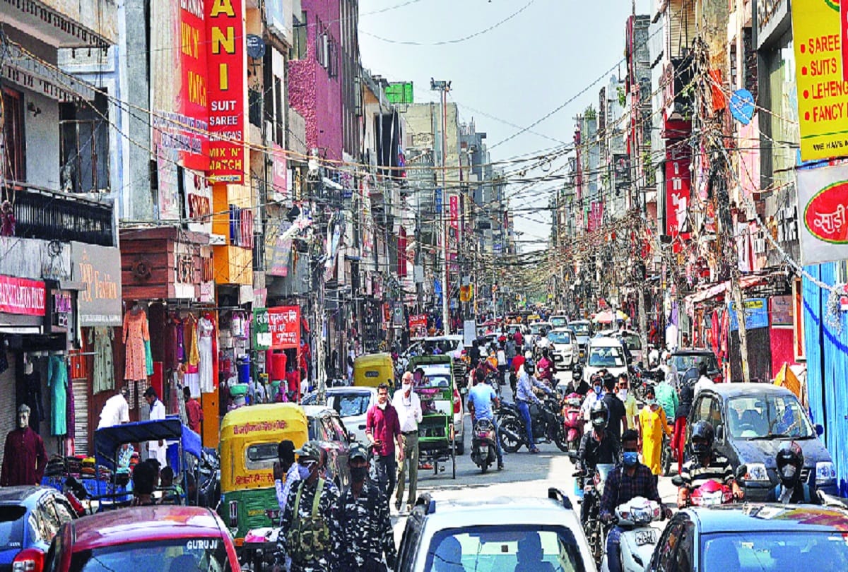 social distancing not following on opening of shops in delhi jam on the border in morning and evening