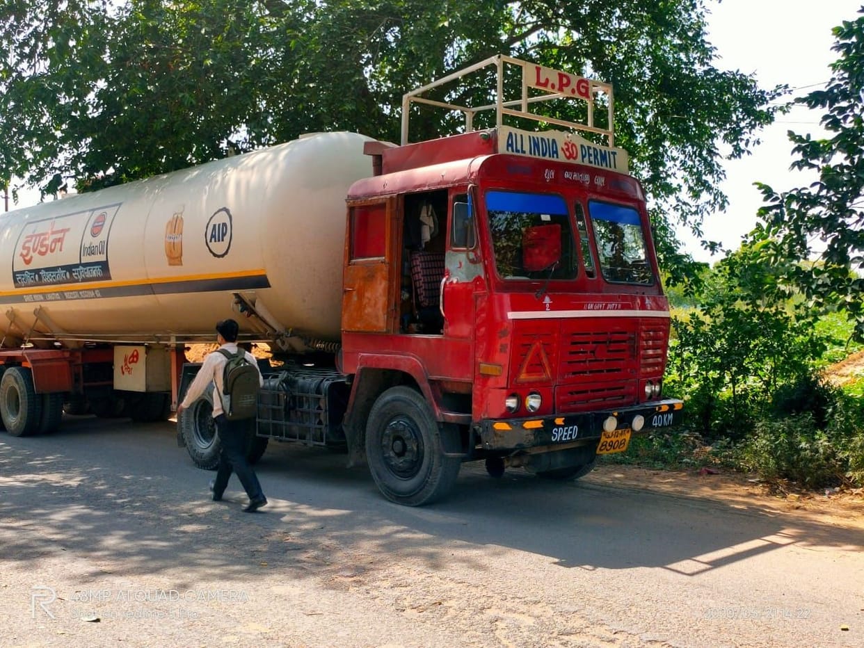 Mother dies in bike-riding mother-son collision with tanker