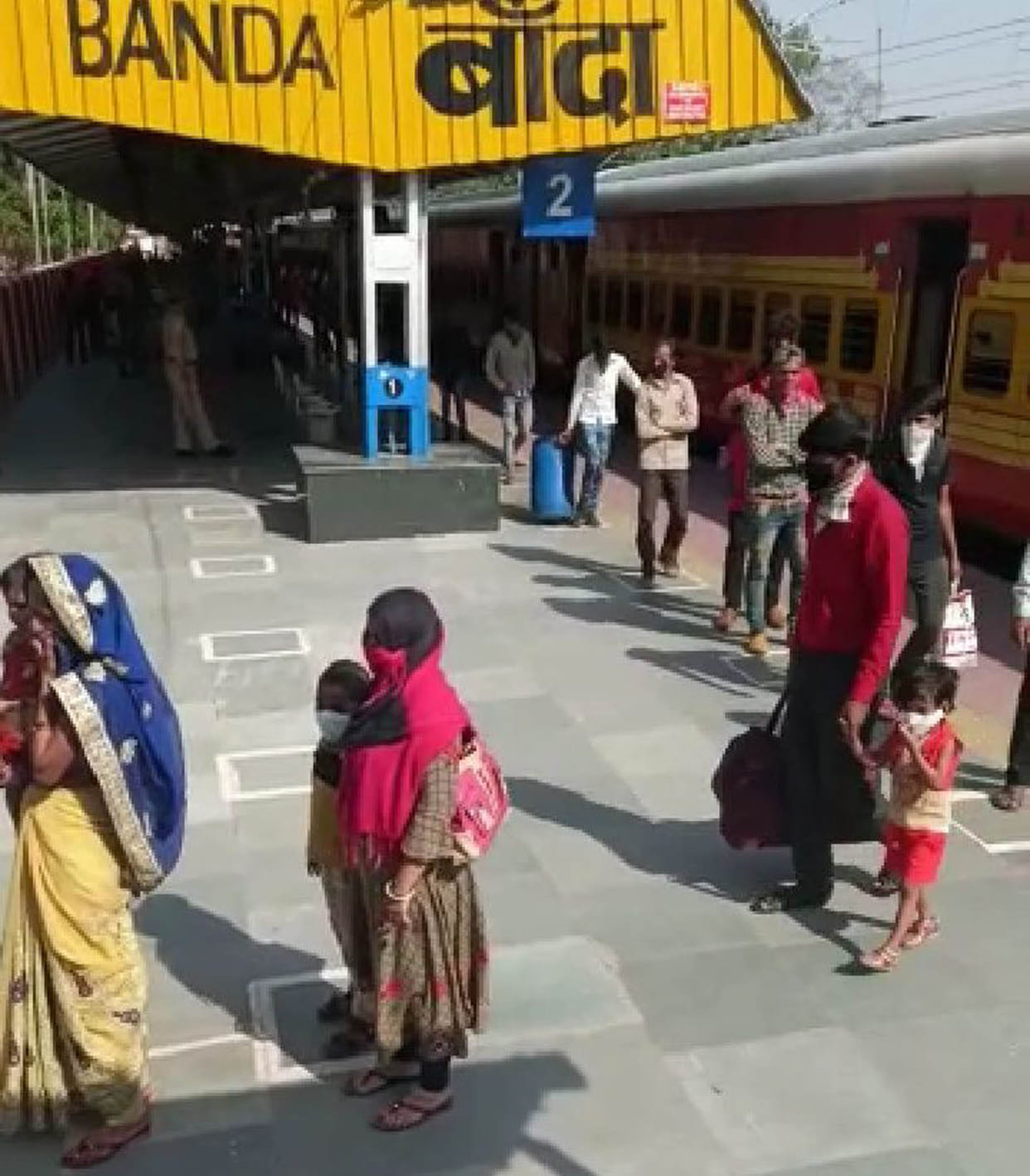 1699 laborers arrived in 9th train from Surat
