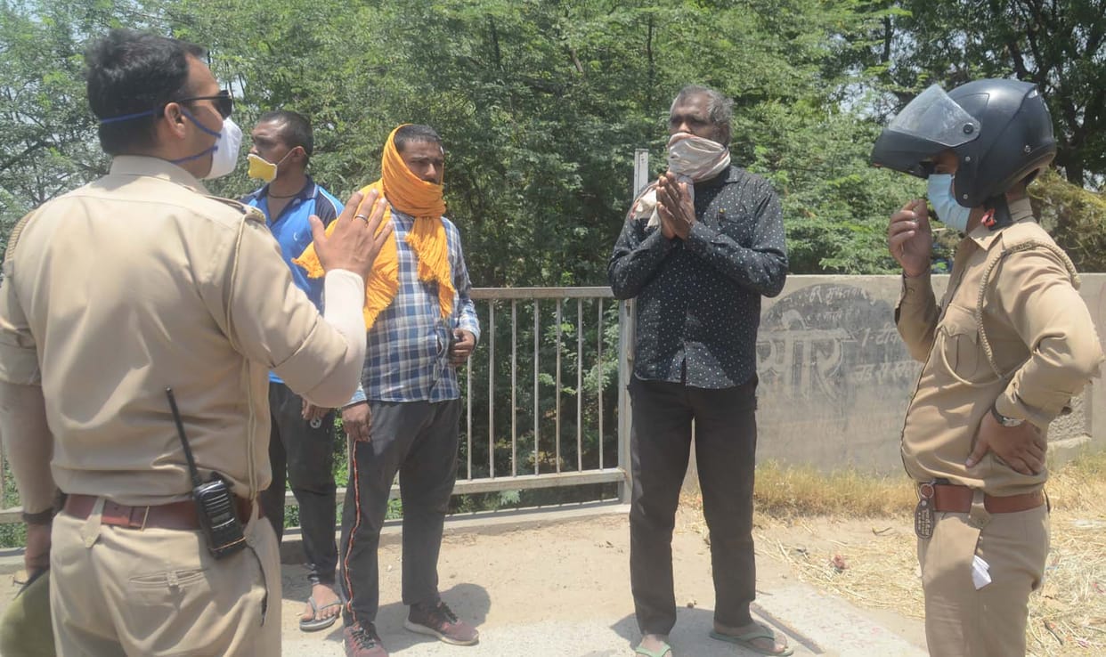 Bad talk in the name of Pradhan and migrant trapped on the border