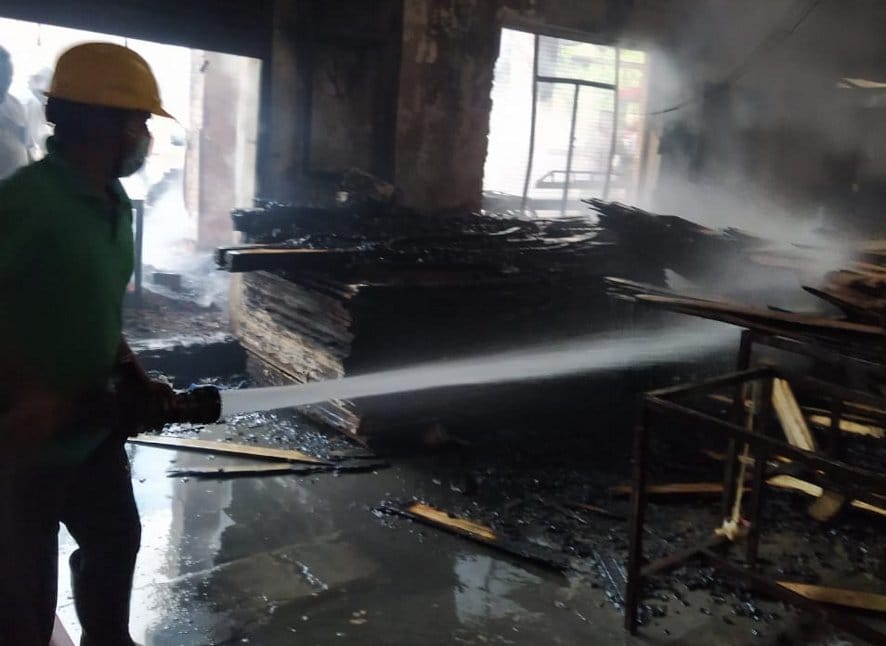 Fierce fire in the factory of making doors