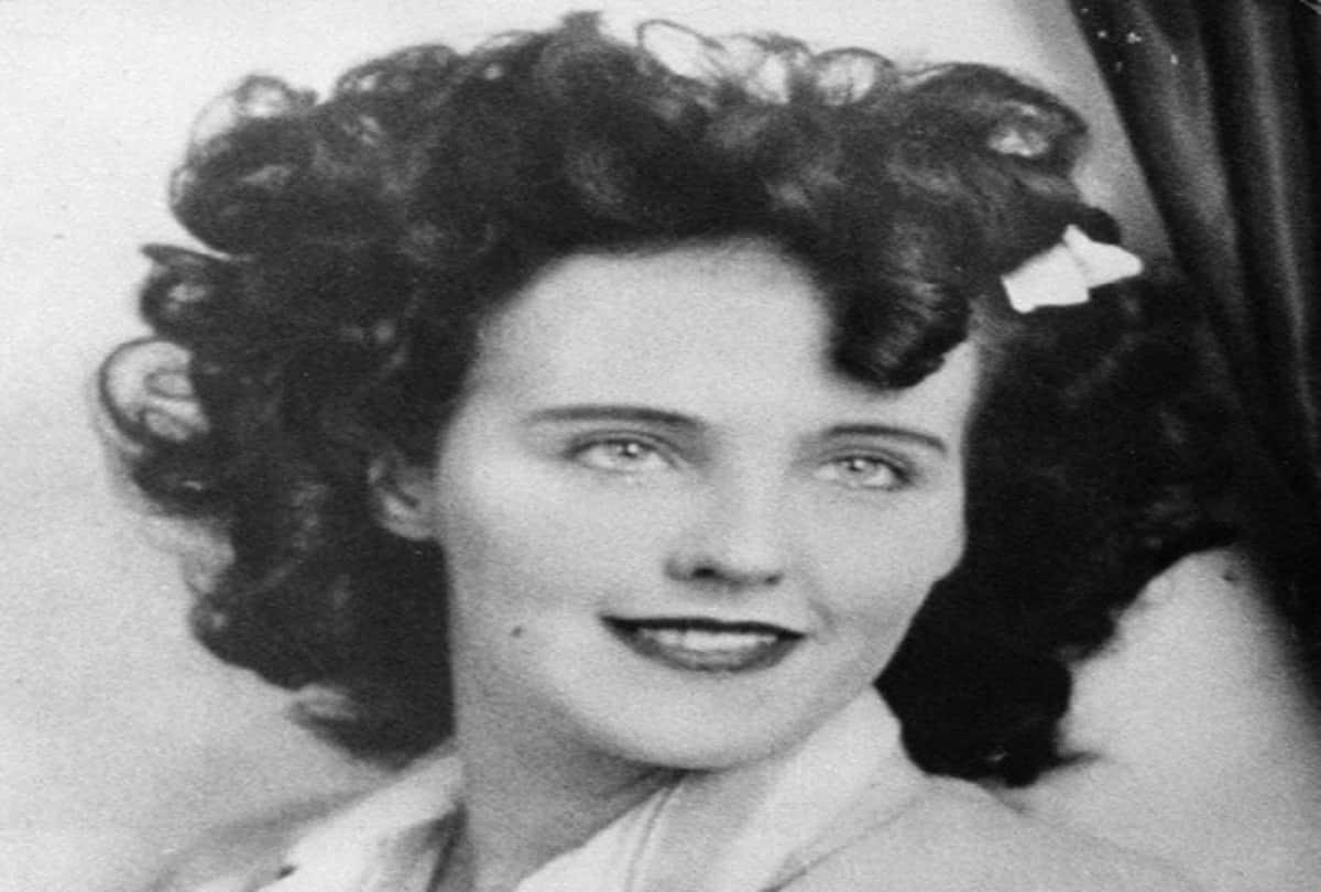 Elizabeth Short also known as Black Dahlia unsolved murder mystery
