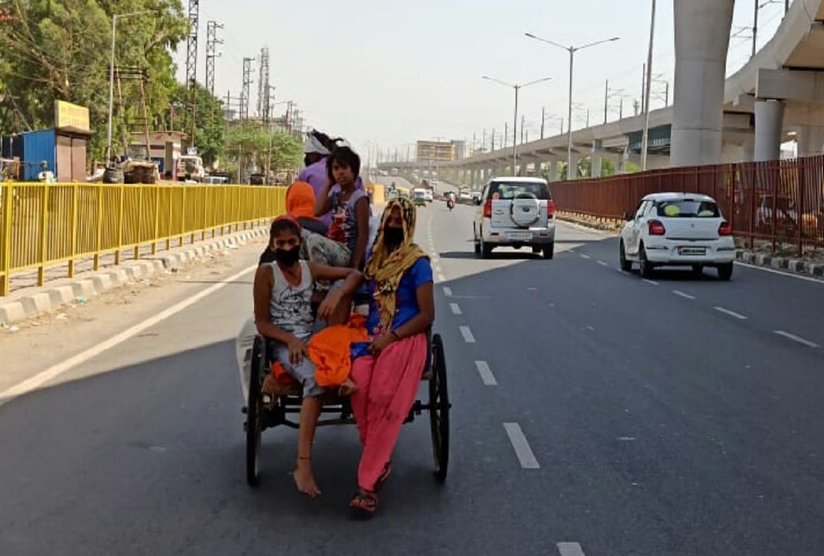 Delhi ncr migrants walking going on cycle photos of their plight
