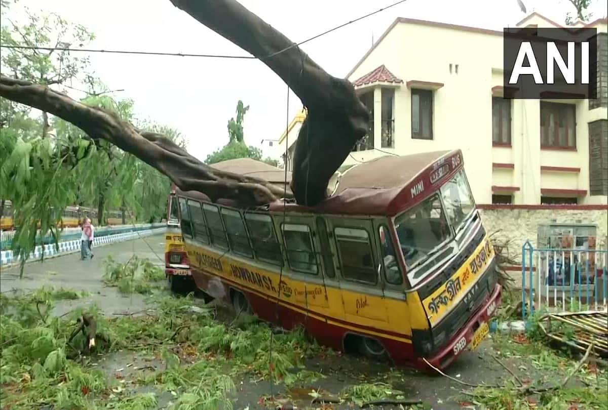 Cyclone Amphan in West Bengal and Odisha: thousand houses destroyed, flood on road, pictures of Cyclone Amphan