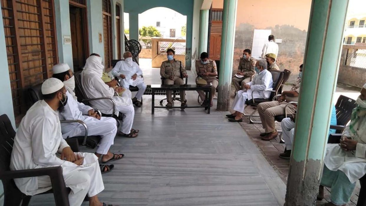 Offer Eid prayers at home