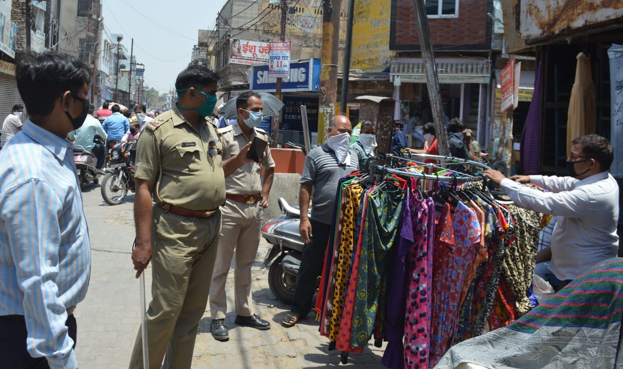 Hathras: The administration closed the open shops opposite the roster