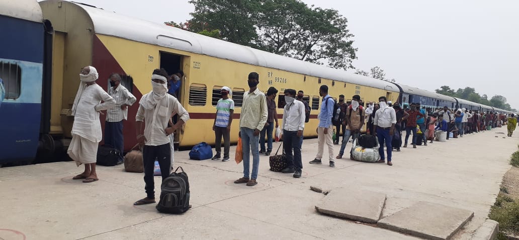 So far, 27 laborers special train arrived in Azamgarh, 34457 migrants arrived