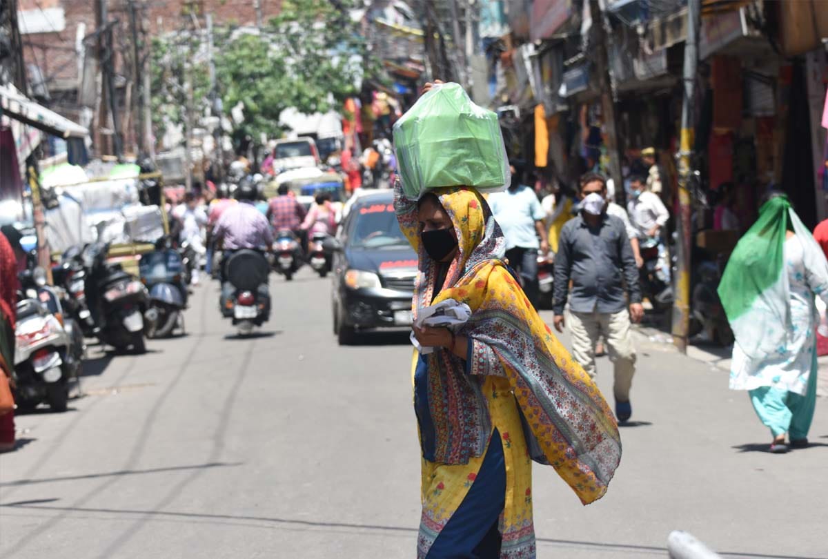 near 2 crore people joined job during may employment rate better by 2 percent