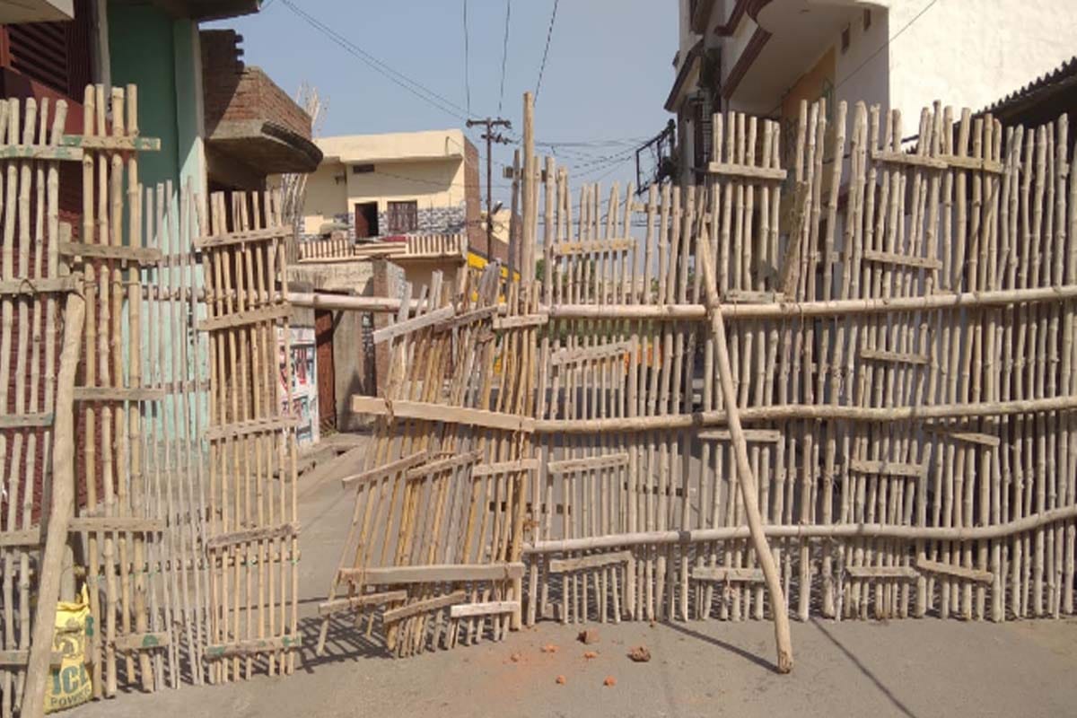 man returned from Delhi did not get entry in his home in Meerut caus of fear of Coronavirus