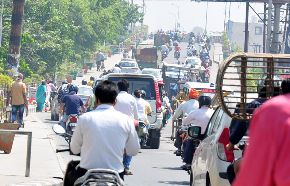 Shops will open on right and left patterns, traders will decide