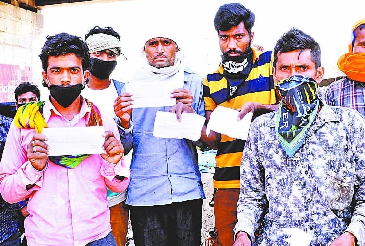 Lockdown, Coronavirus, Migrant Workers on Road in Jalandhar