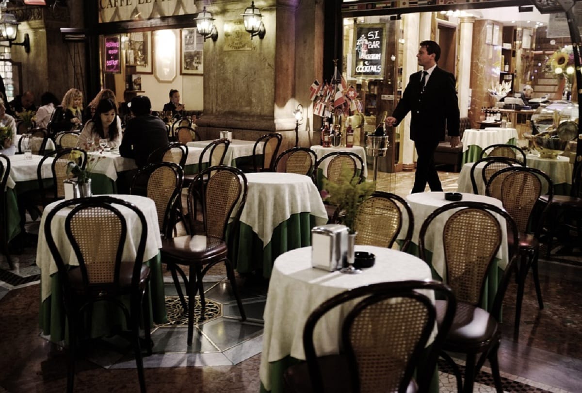 coronavirus outbreak 5 risk during eating food in restaurant