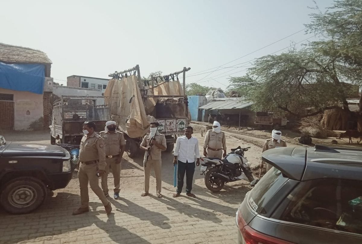 Dispute Over Make Video In Pinahat People Attacks On Car