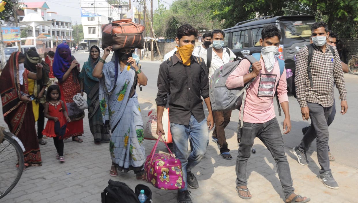 Pratapgarh: The money was not left in the pocket, Belha reached on foot amid hunger and thirst