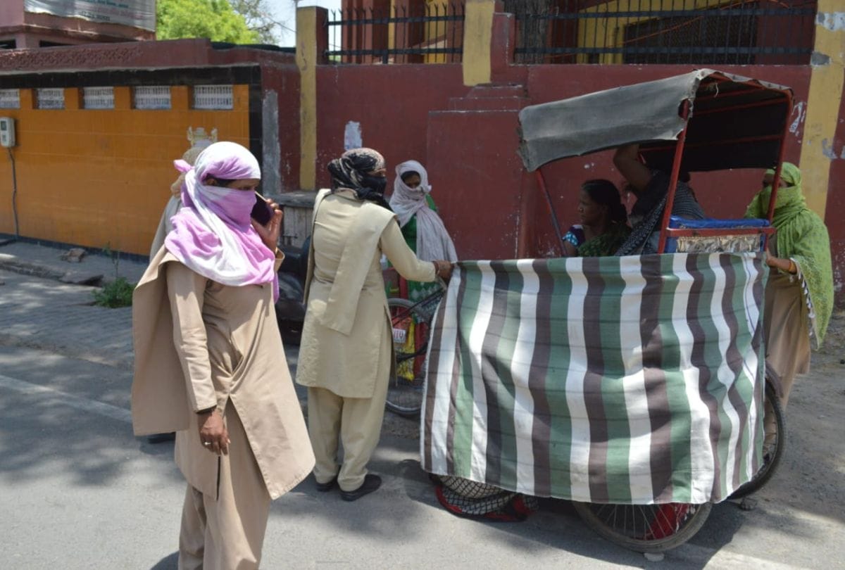 Pregnant Woman Birth Children On Road During Came Hospital For Covid-19 Test