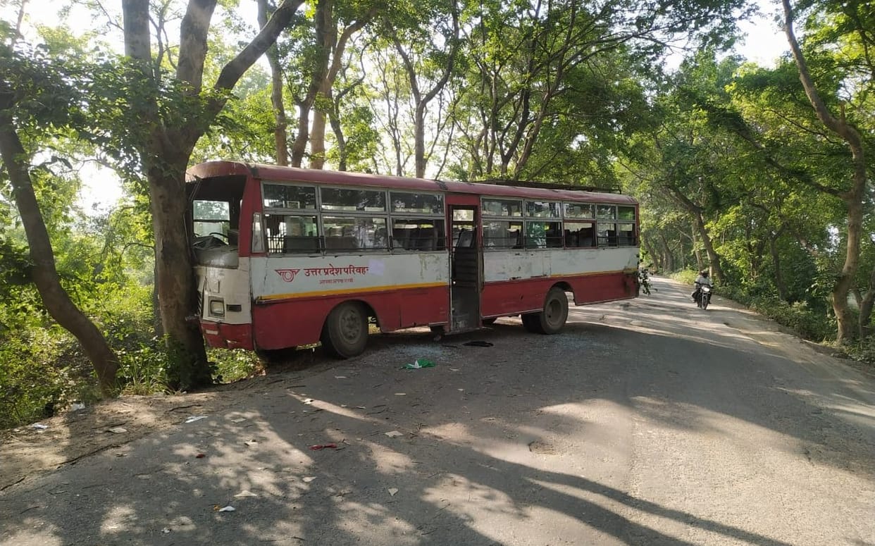 Bicycle rider dies in road accident, four collided with bus injured