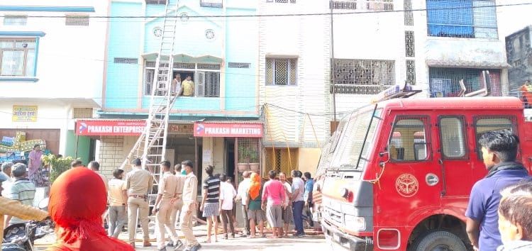 Clothing store burnt in Ballia