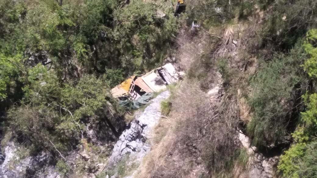 Uttarakhand: truck fell into ditch at yamunotri highway