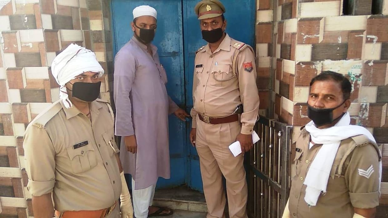 police alert for jumma namaz, lock mosque gate