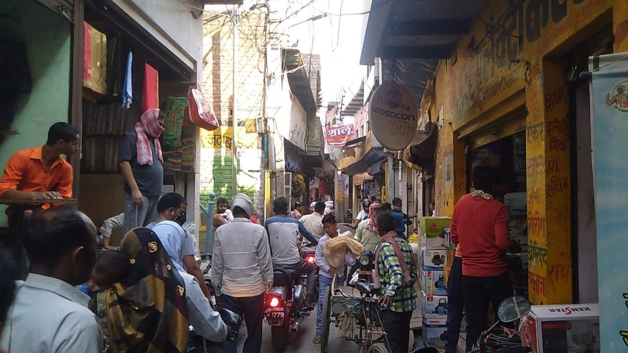 no mask, no sainitizer, open, market, caumunha, mathura