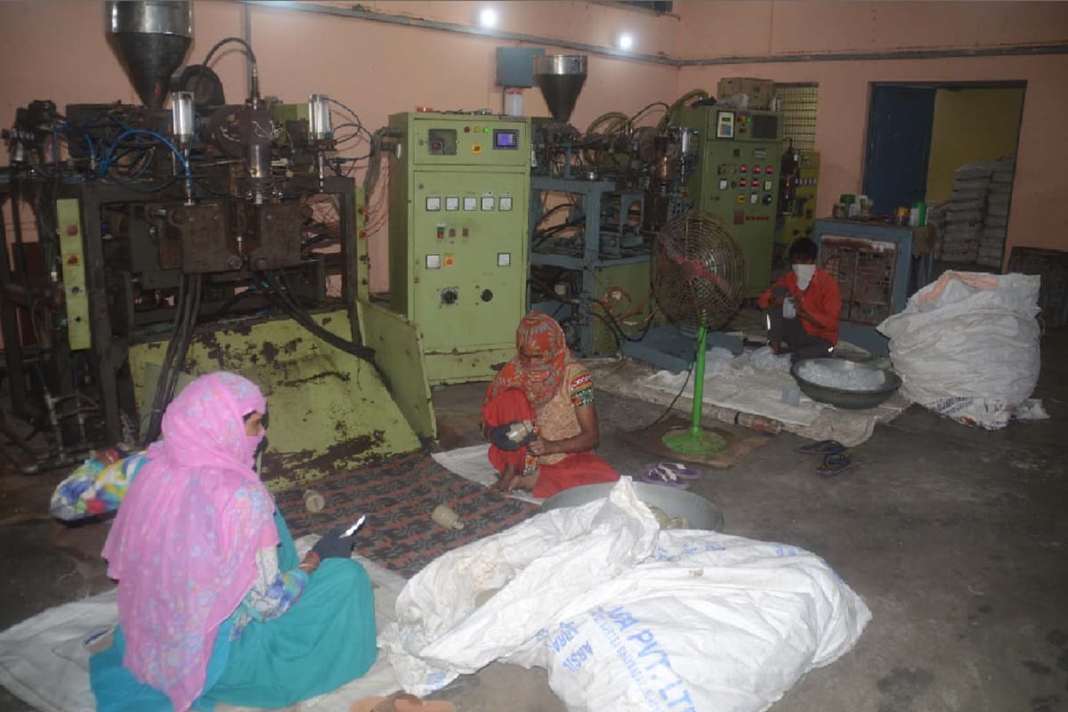 Amar Ujala Live Report, Many factories have closed in present time Baghpat city during lockdown