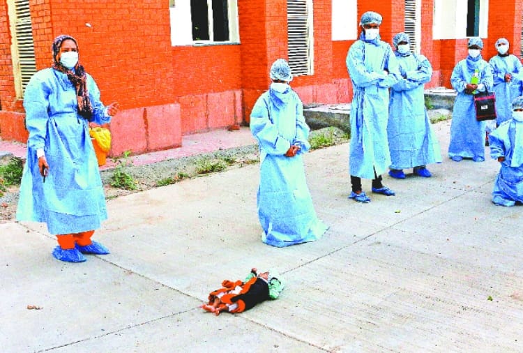 A woman refuses to go to Sood Dharamshala with her child